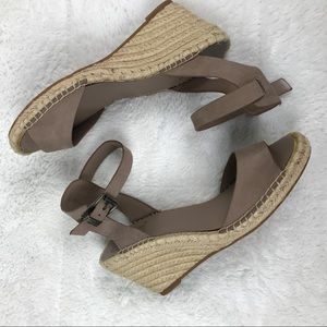 vince camuto leera wedge dusty mink